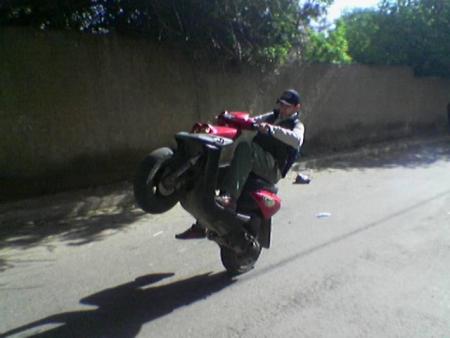 rashid av son  moto  mais had lmara en mode kabraje
